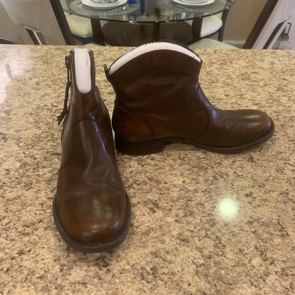 Women’s short ankle boot